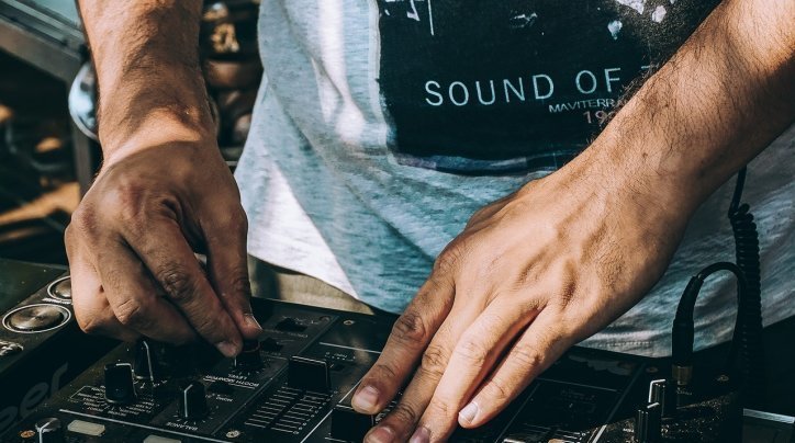 DJ Raschi Mischpult in Berlin und Brandenburg